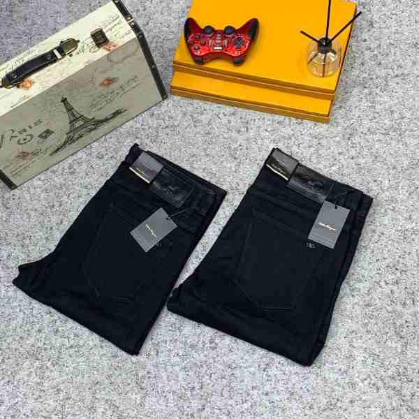 Top class Jeans trousers at good prices a17